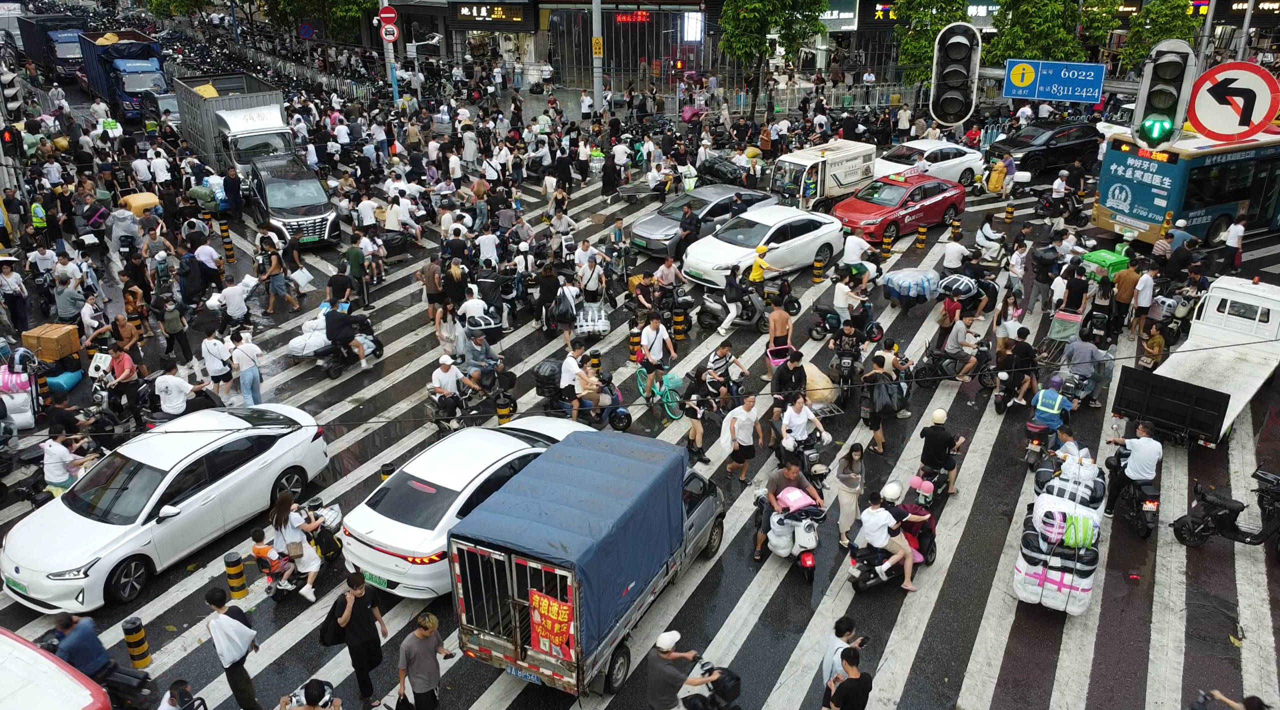 江南体育官网广州沙河服装批发市场周边交通乱象引关注(图2)